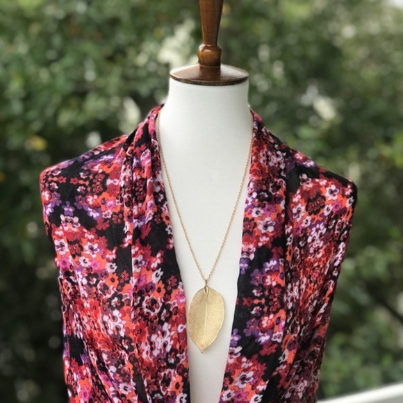 NWT Long Gold Feather Necklace - Picture 4 of 8